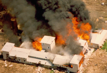 siege waco texas flammes feu secte