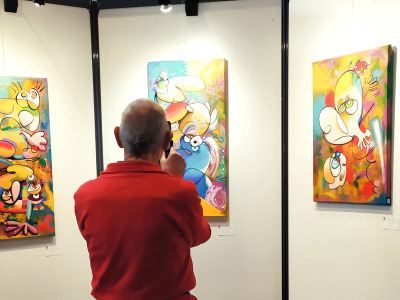 visiteur exposition peintre eric bourdon le touquet